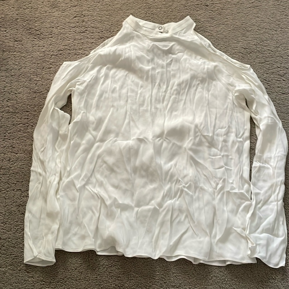 NWOT Aritzia Wilfred Free cold shoulder top